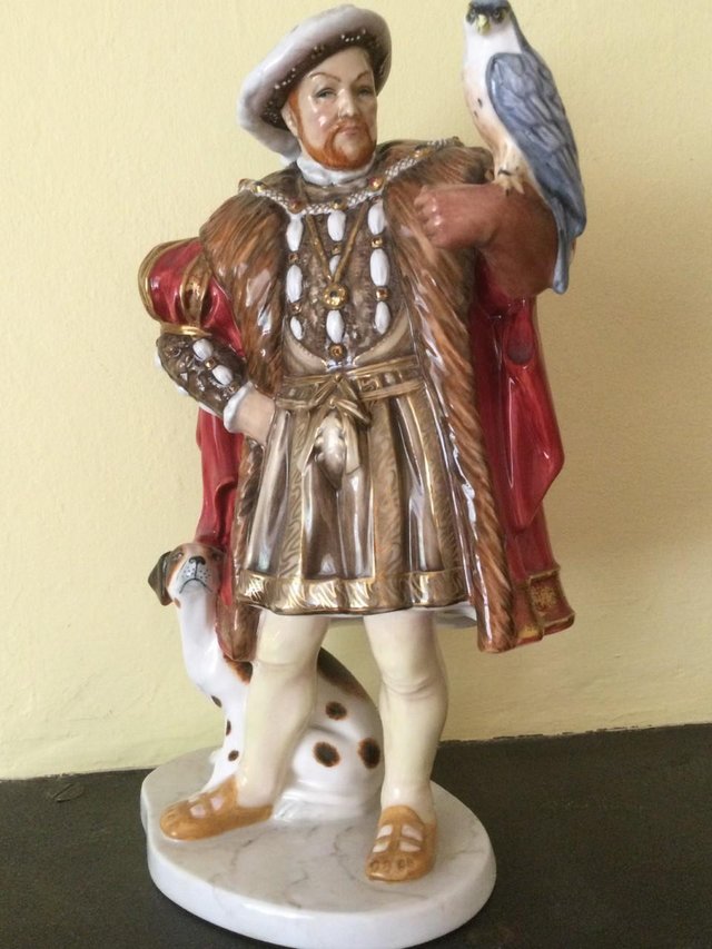 Preview of the first image of King Henry V111 figurine.