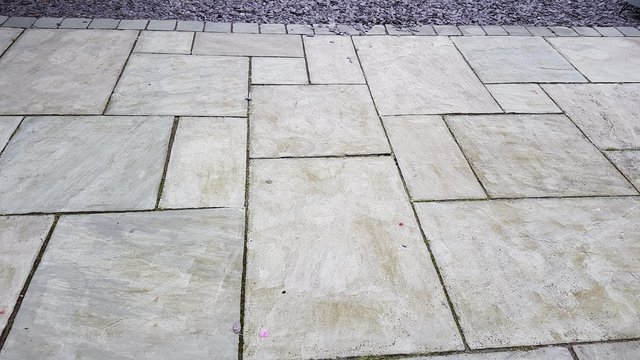 Image 2 of FOR SALE DIGBY STONE GREY PAVING SLABS WITH PAVING EDGINGS
