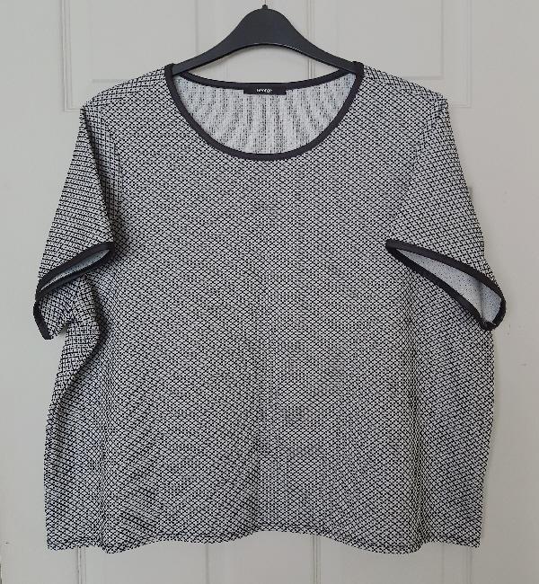 Preview of the first image of Lovely Ladies Black & White Top By George - Size 22.