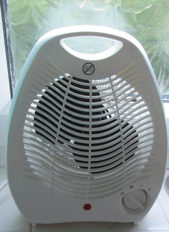 Preview of the first image of Wellco 2Kw (and Cool Air) Fan heater/Blower.