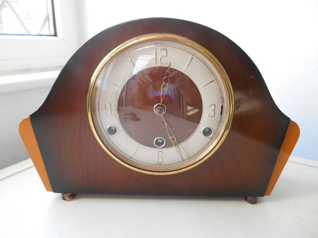 Preview of the first image of Vintage Perivale chiming mantle clock.