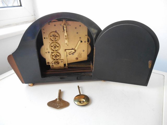 Image 2 of Vintage Perivale chiming mantle clock