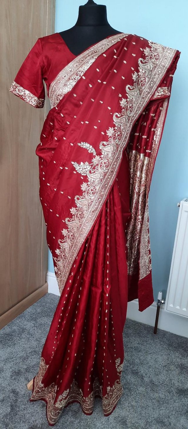 Image 3 of Red and gold design banarasi silk saree