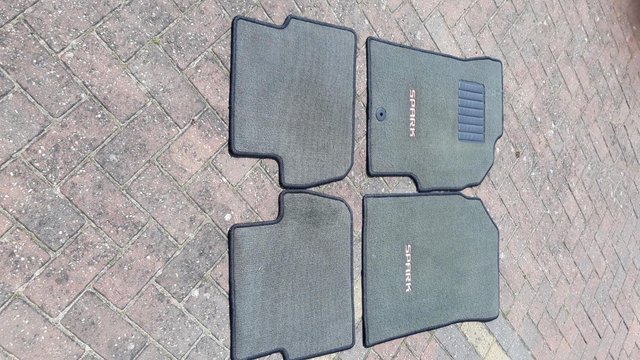 Image 2 of Genuine Chevrolet car mats, hardly used