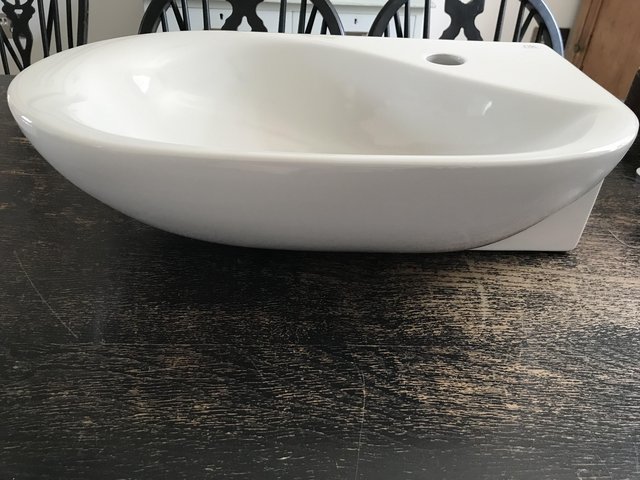Preview of the first image of Porcelanosa cloakroom basin never used.