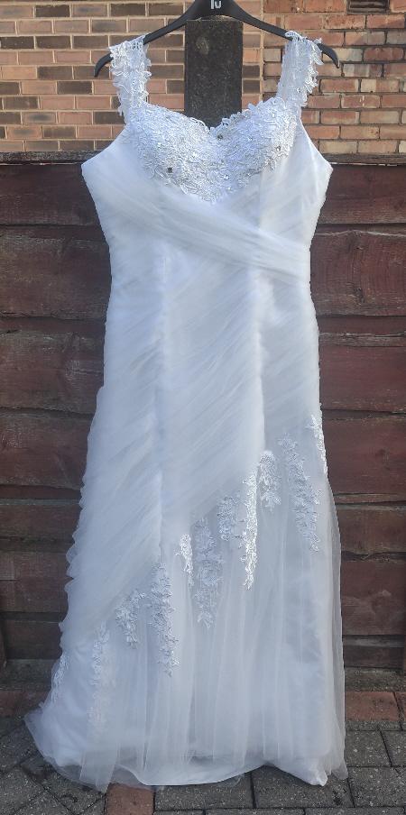 Preview of the first image of Beautiful White Wedding Gown & Veil.