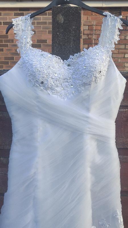 Image 2 of Beautiful White Wedding Gown & Veil
