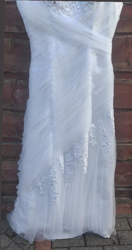 Image 5 of Beautiful White Wedding Gown & Veil