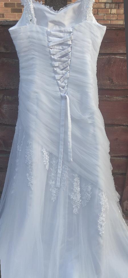 Image 8 of Beautiful White Wedding Gown & Veil