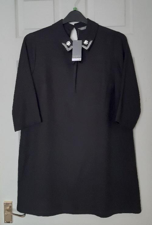 Preview of the first image of Bnwt Ladies Black Top With Jewel Collar By Papaya - Size 14.