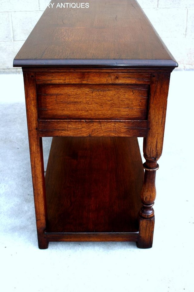 Image 57 of TITCHMARSH AND GOODWIN OAK DRESSER BASE SIDEBOARD HALL TABLE