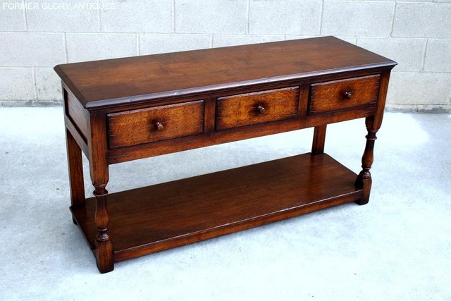 Image 93 of TITCHMARSH AND GOODWIN OAK DRESSER BASE SIDEBOARD HALL TABLE