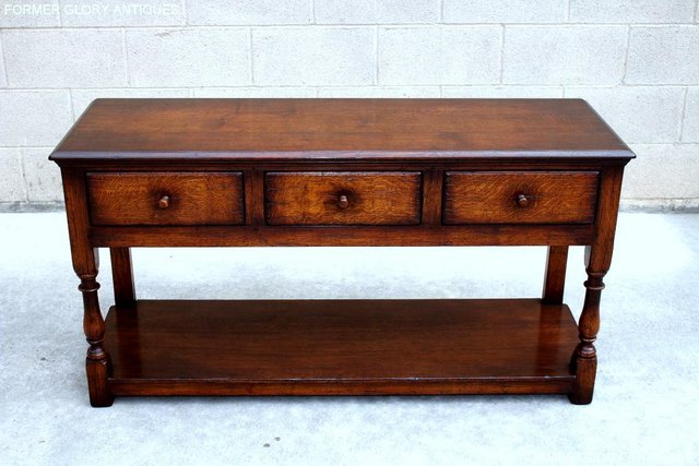 Image 94 of TITCHMARSH AND GOODWIN OAK DRESSER BASE SIDEBOARD HALL TABLE