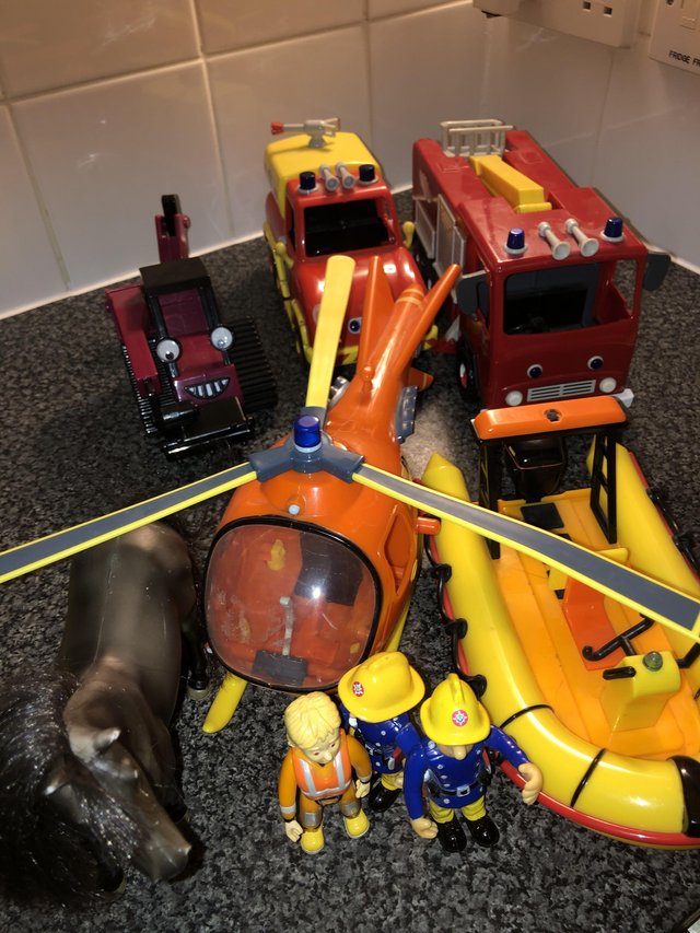 Image 3 of Fireman set including vehicles andfigures