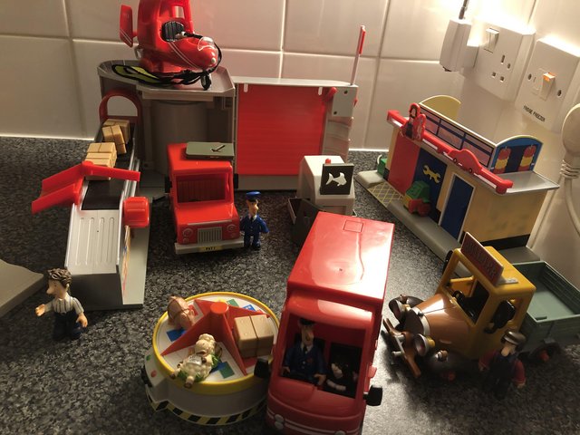 Image 3 of Postman sets, train station and bigger vehicles