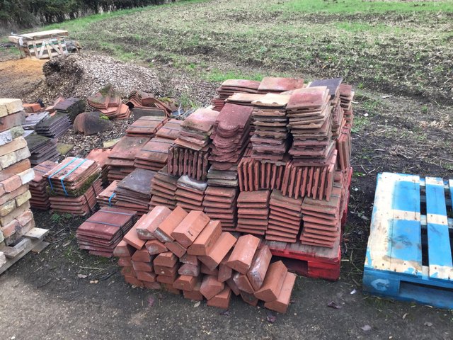 Image 2 of Reclaimed red stock bricks for sale