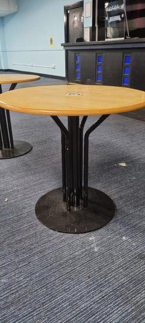 Preview of the first image of Round Tables X 8 Collection Newbury.