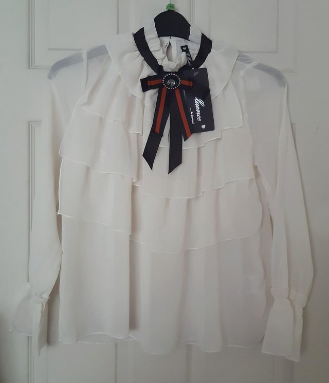 Preview of the first image of Bnwt Lovely Ladies Cream Frilled Top By Influence - Size 8.