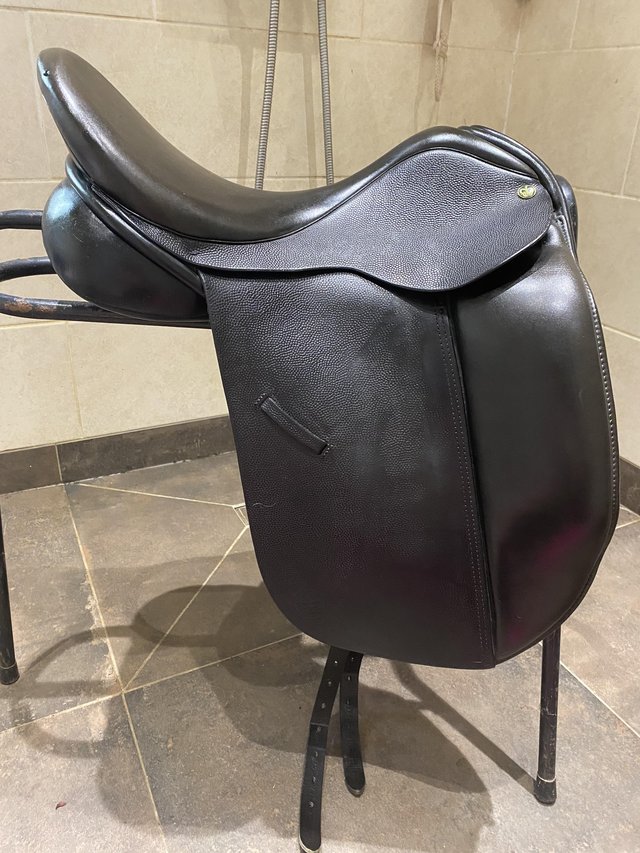 Preview of the first image of Ideal Suzannah 17.5” black dressage saddle Approx Medium fit.