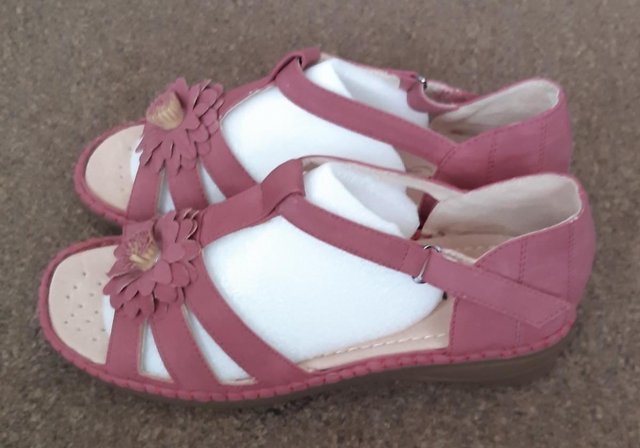 Image 4 of BNIB Ladies Dusky Pink Damart Sandals - Size 6 EEE