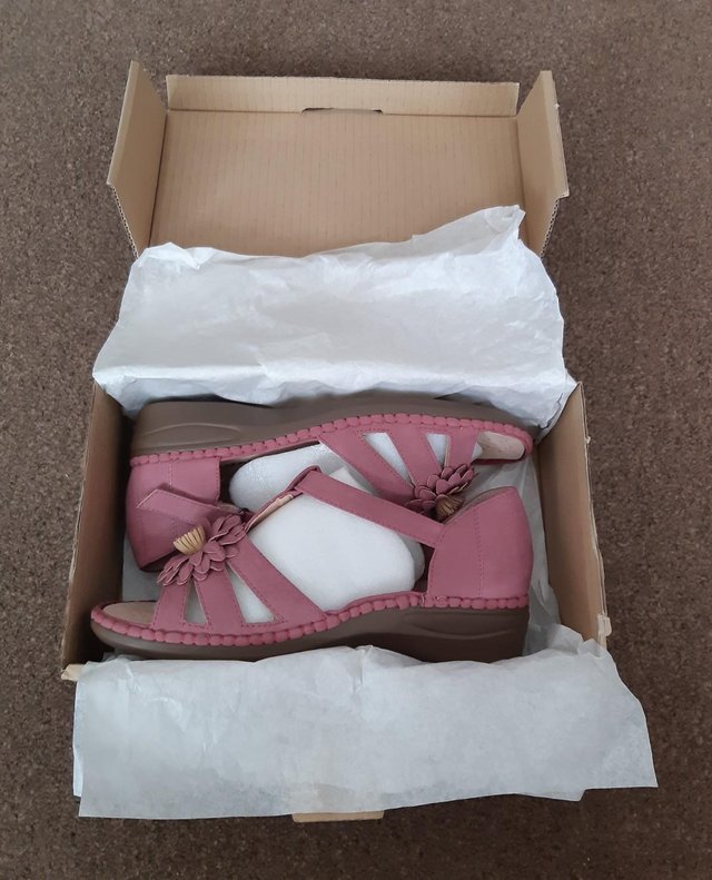 Image 5 of BNIB Ladies Dusky Pink Damart Sandals - Size 6 EEE