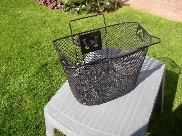 Preview of the first image of HALFORDS DETACHABLE CYCLE BASKET.