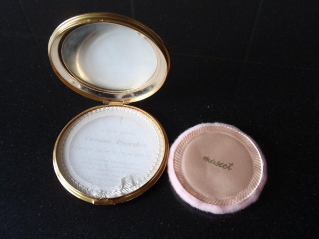 Image 3 of Vintage Make up Powder Compact featuring the Isle of Man