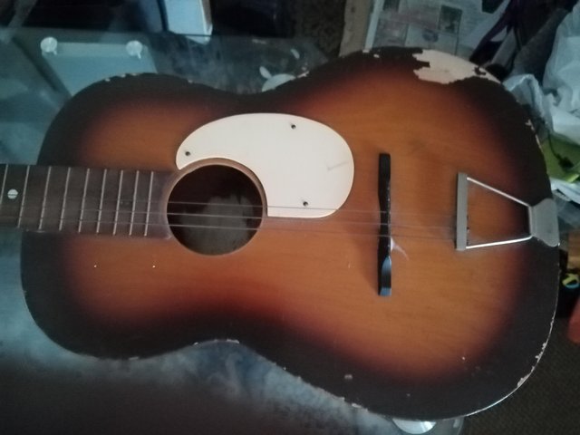 Preview of the first image of One cheap Guitar for beginners to learn on. +KC 119 Guitar.