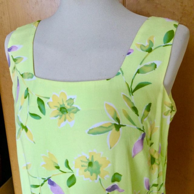 Preview of the first image of Vintage HOUSE OF FRASER Pale Lime Floral Shift Dress sz 14.