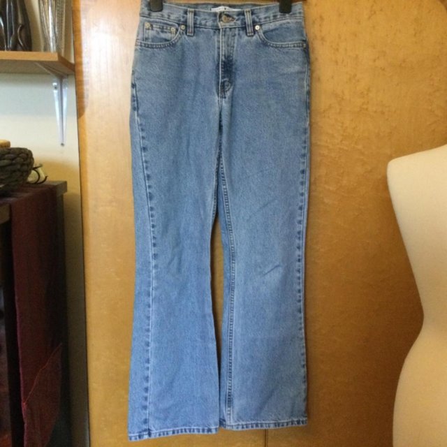 Preview of the first image of Vintage Y2K TOMMY HILFIGER Bootleg Jeans, W29, Leg 30 3/4.