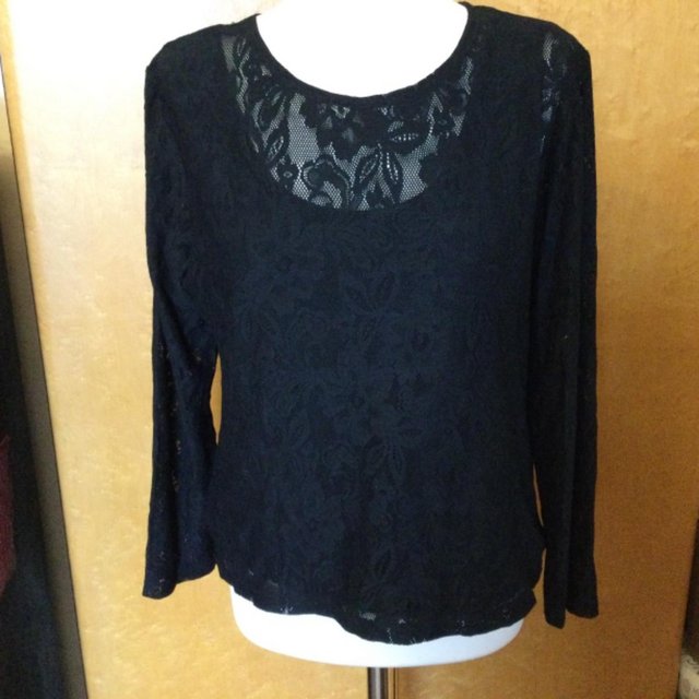 Preview of the first image of VIYELLA Vintage Pretty Black Lace Long-Sleeve Top, L.
