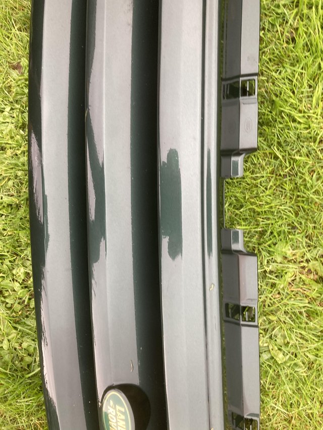 Image 6 of Land Rover Discovery 3 green grill