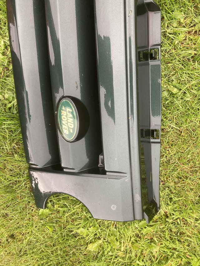 Image 8 of Land Rover Discovery 3 green grill