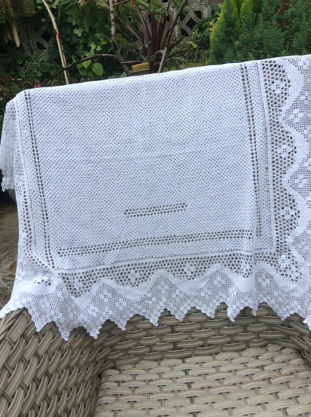 Image 3 of Beautiful hand made vintage lace small table cloth