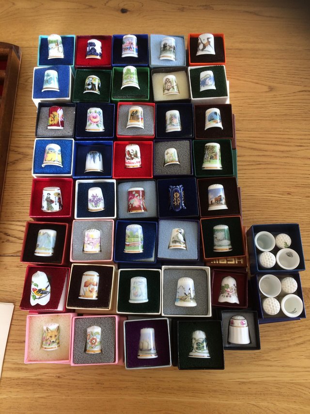 Preview of the first image of 48 thimbles with display shelf and information sheets.