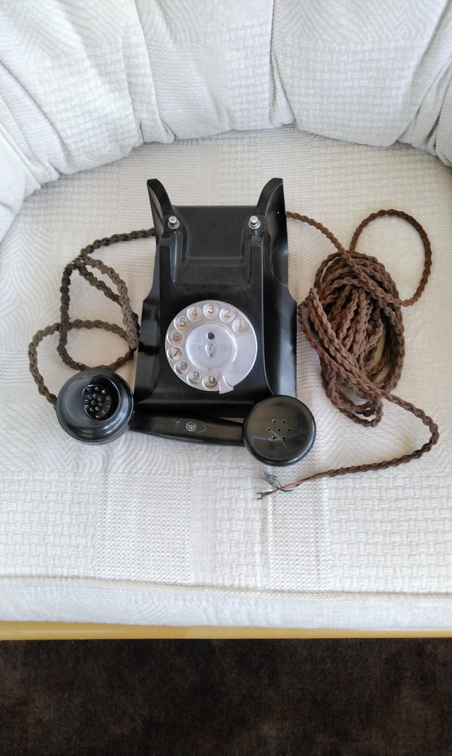 Preview of the first image of Telephone antique. Black Bakelite..