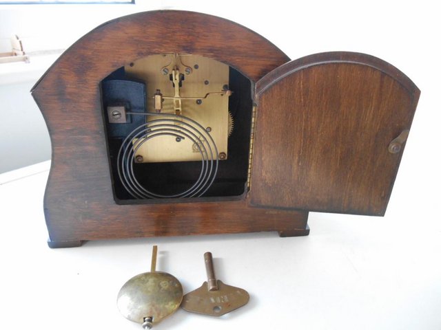 Image 2 of An Andrew / Perivale striking mantle clock