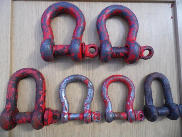 Preview of the first image of Six Recovery Shackles of differing sizes.