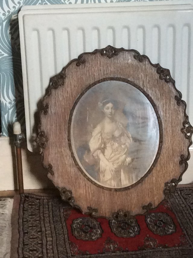 Image 3 of Antique Lithograph of girl in beautiful old frame.