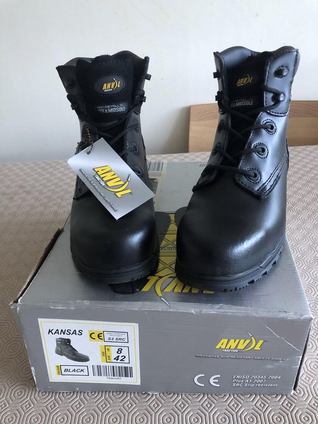 Image 2 of Men’s black Anvil Kansas traction safety boots