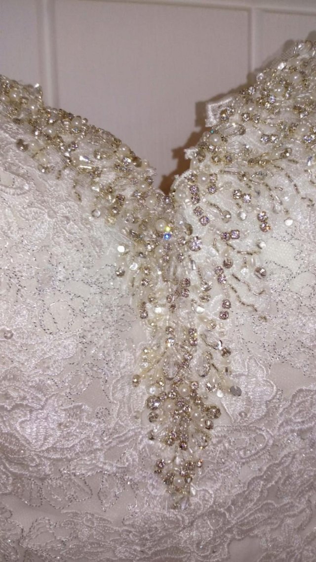 Preview of the first image of Sophia Tolli Wedding Dress Size 8/10.