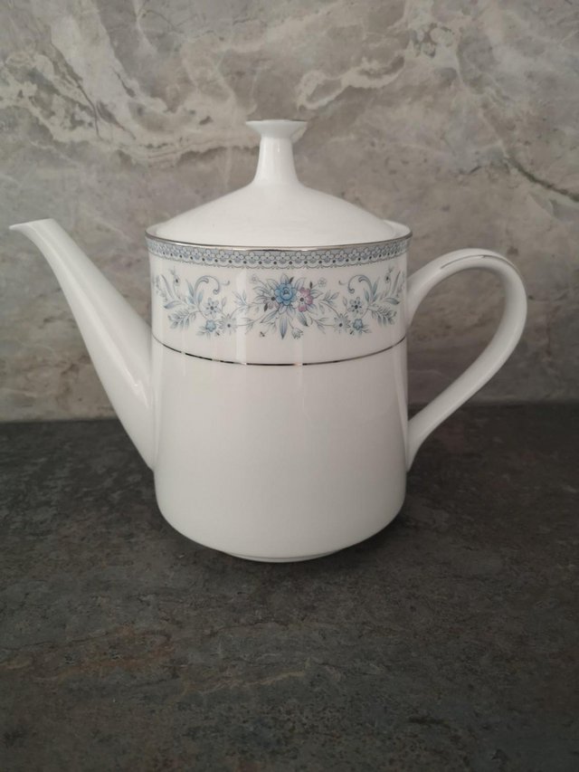 Preview of the first image of NORITAKE BLUE HILL 2482 TEA POT UNUSED.