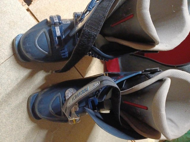 Preview of the first image of Blue Tecnica Ski Boots and Bag.