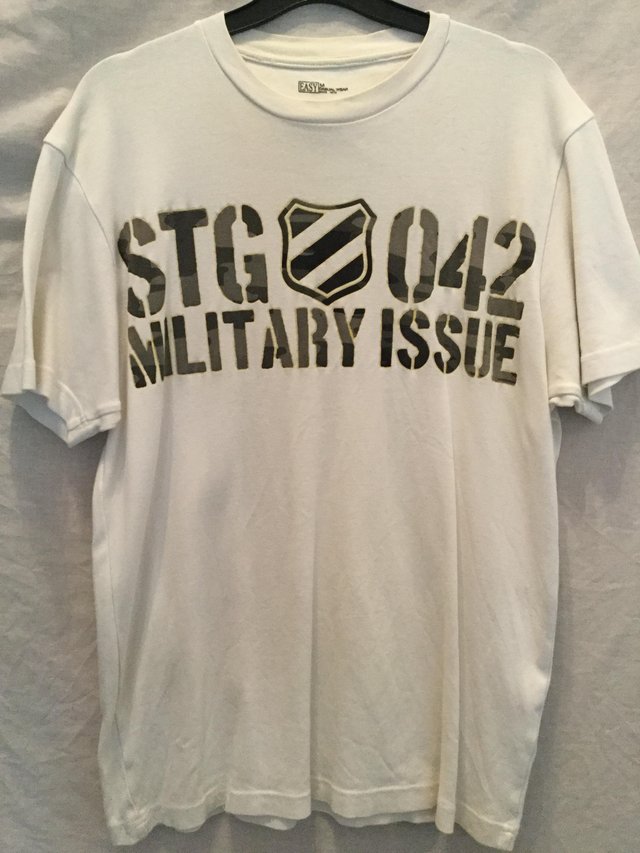 Preview of the first image of White military print tee by Easy.