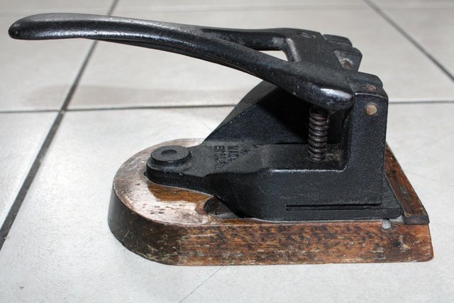 Image 2 of Vintage OfficeHole Punch - Criterion 567