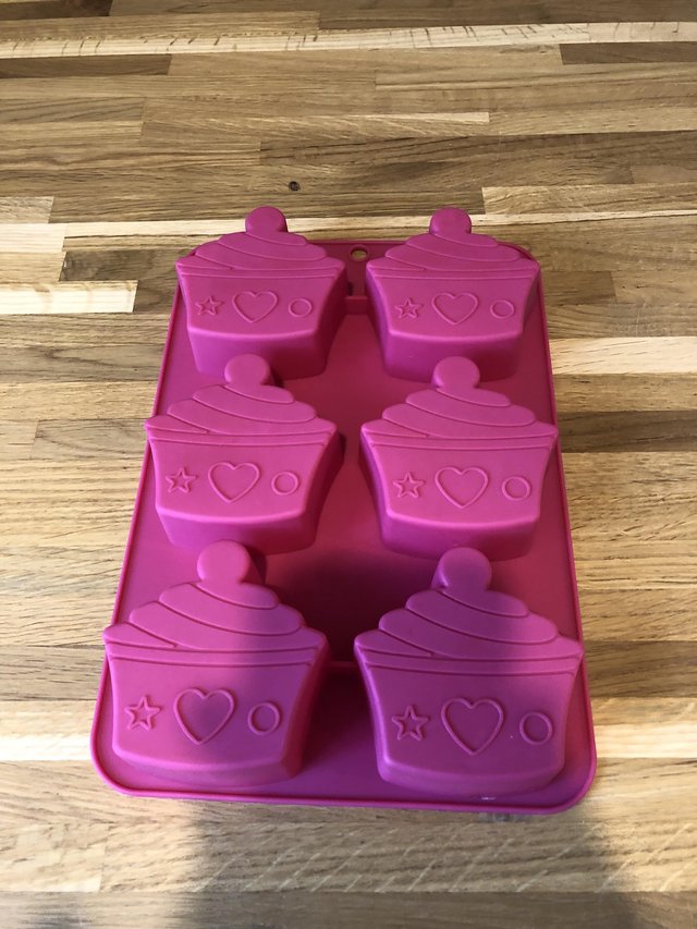 Preview of the first image of Silicone baking cake mould for sale - cupcakes.