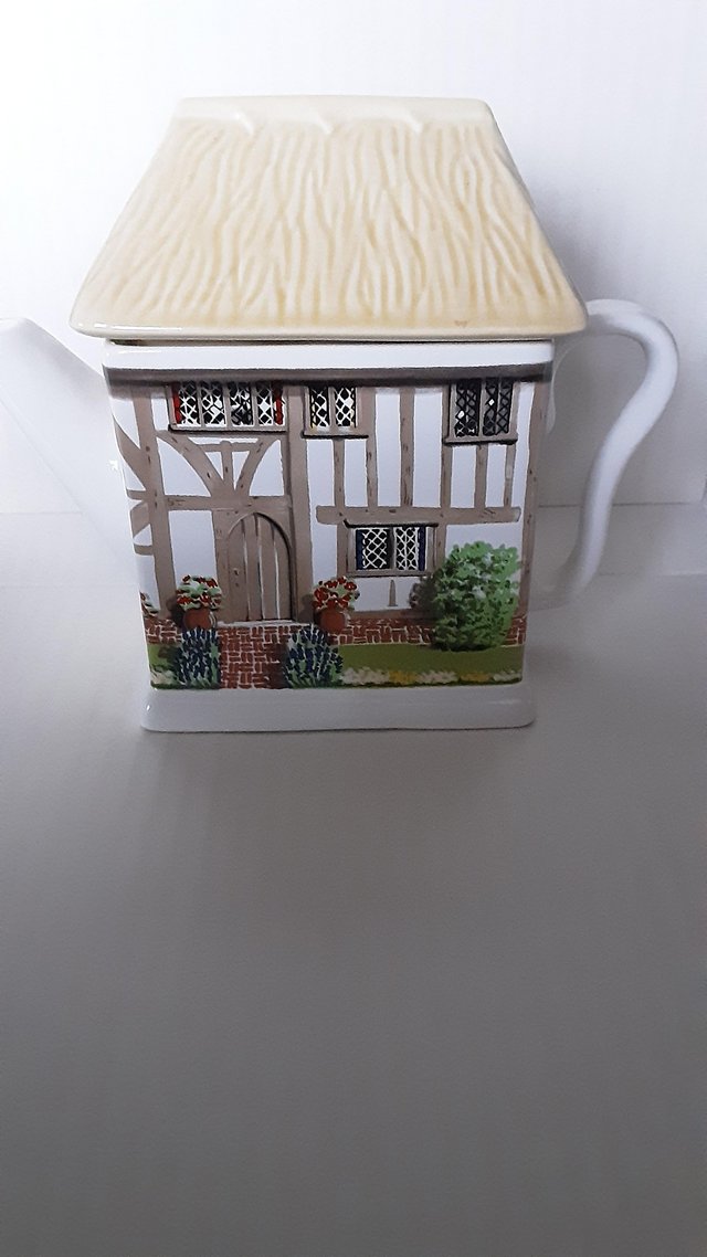 Preview of the first image of 1989 THE NATIONAL TRUST TEAPOT.