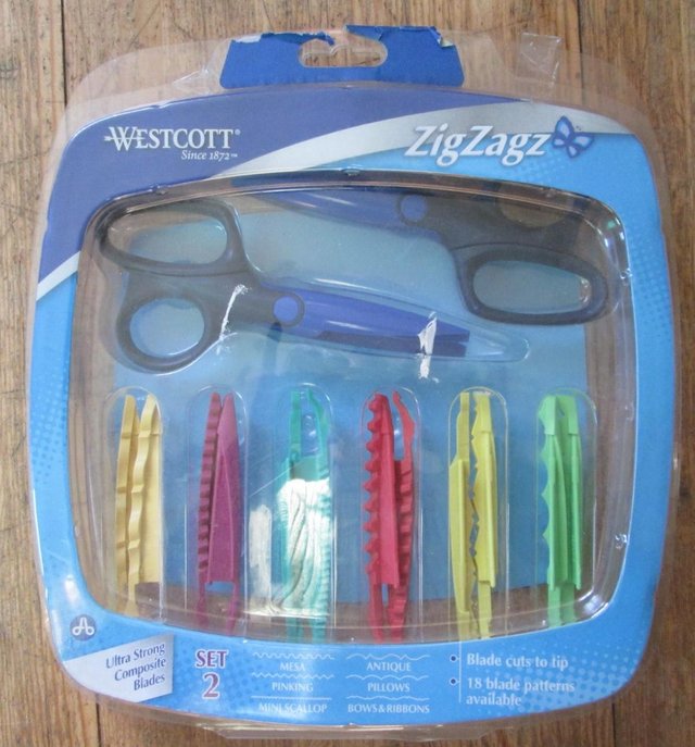 Image 2 of Westcott Zig Zagz Interchangable 6 Blade Scissors 2