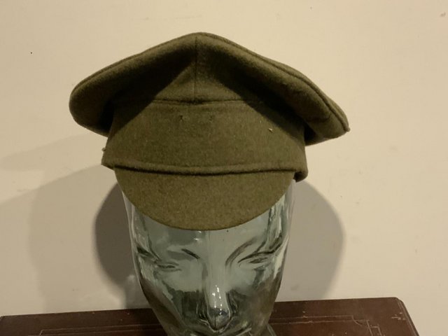 Preview of the first image of 1ww British army soldiers peak cap.