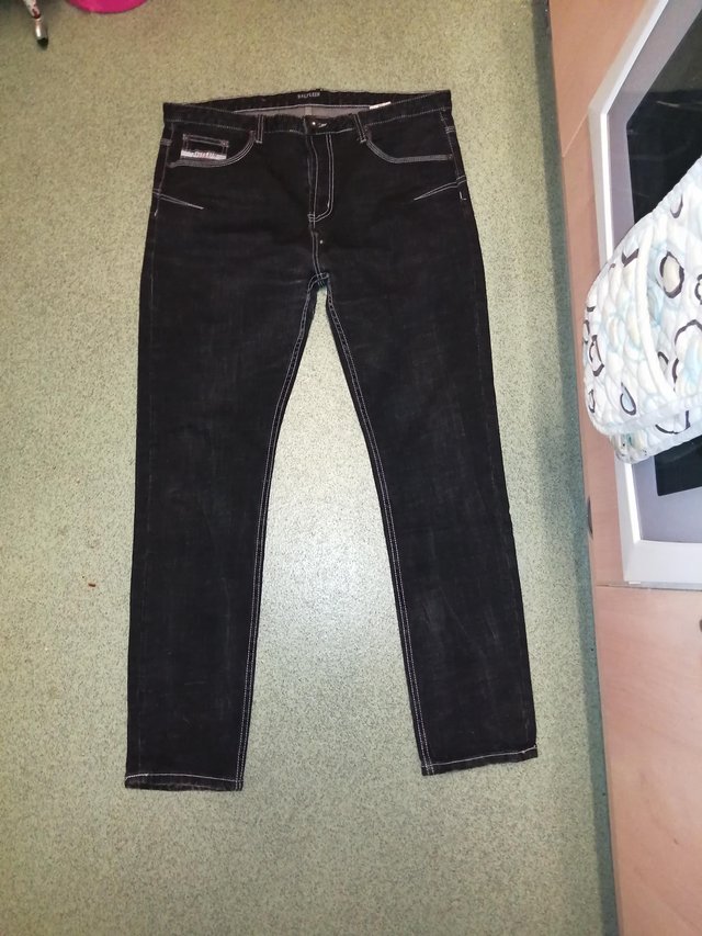 Preview of the first image of Brand new black round pocket designer Jean's sz 36.